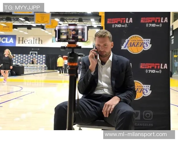 东契奇与里夫斯携手共进展现持球天赋助力湖人未来发展