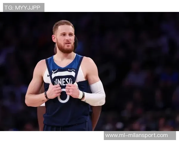 迪文岑佐全场表现出色15投7中三分球命中率高达45贡献21分助力球队胜利